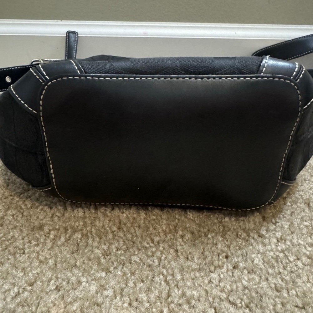 Coach - Picture 3 of 4